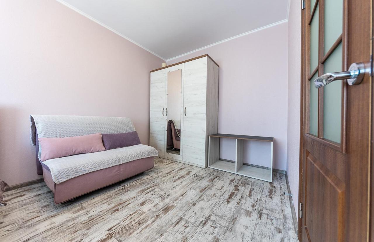 1-ком в новом доме возле метро осокорки Apartment *