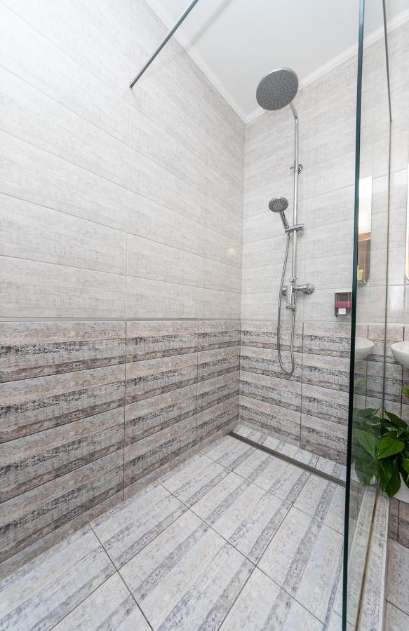 1-ком в новом доме возле метро осокорки Apartment