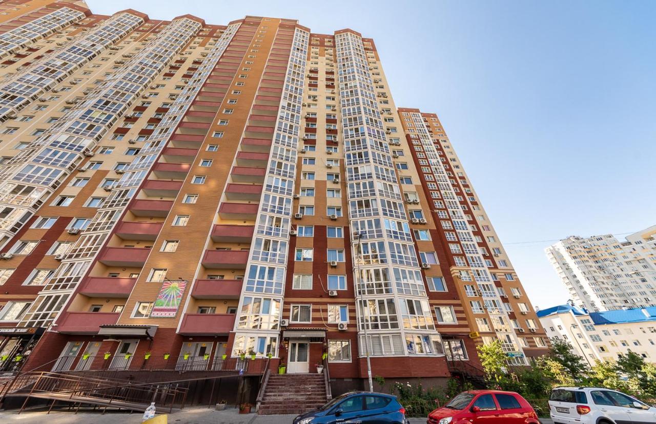 1-ком в новом доме возле метро осокорки Apartment *