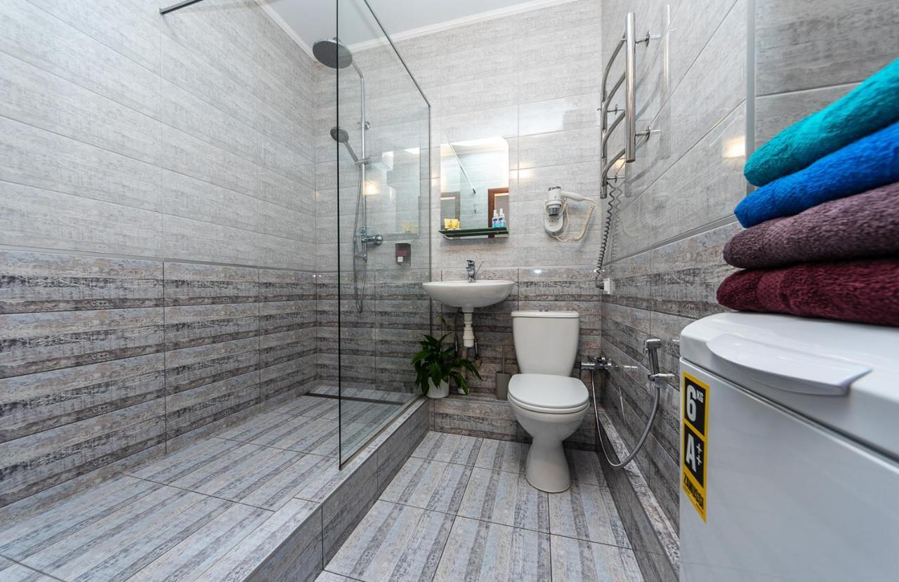 1-ком в новом доме возле метро осокорки Apartment Kyiv