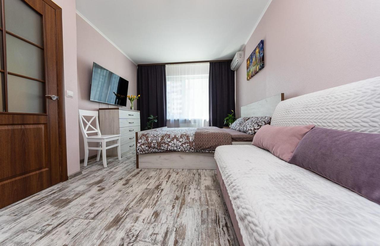 1-ком в новом доме возле метро осокорки Apartment *