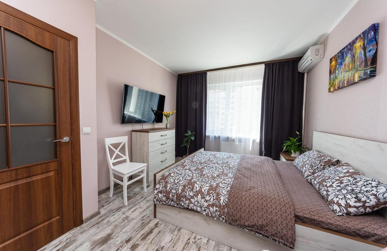 1-ком в новом доме возле метро осокорки Apartment