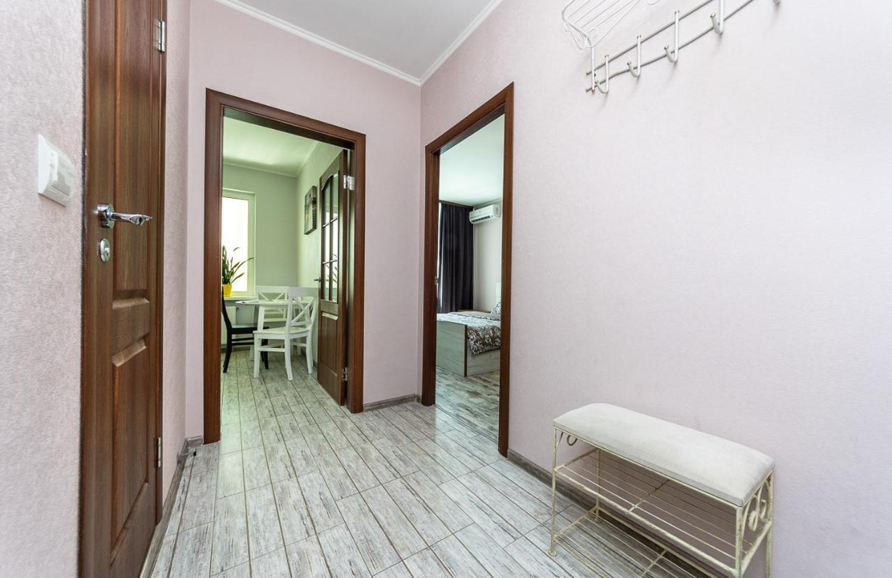1-ком в новом доме возле метро осокорки Apartment *
