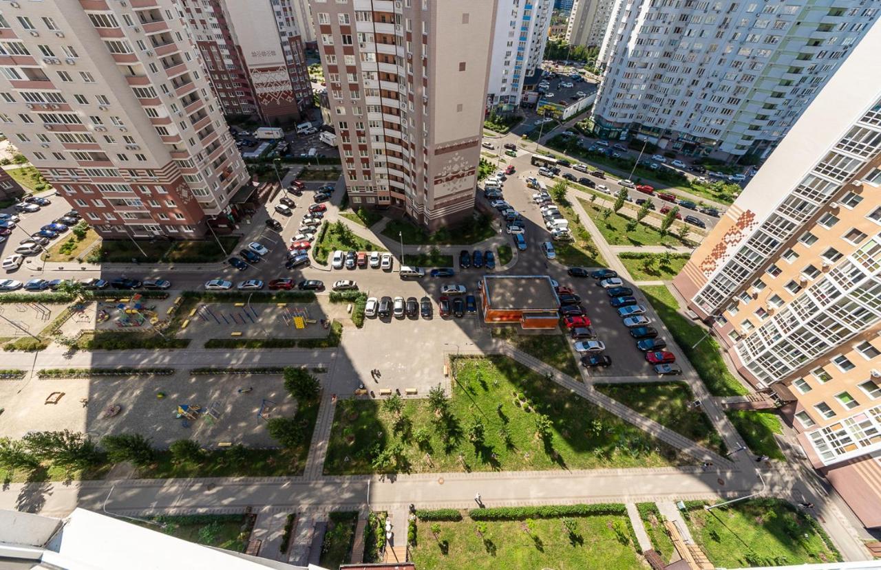1-ком в новом доме возле метро осокорки Apartment Kyiv